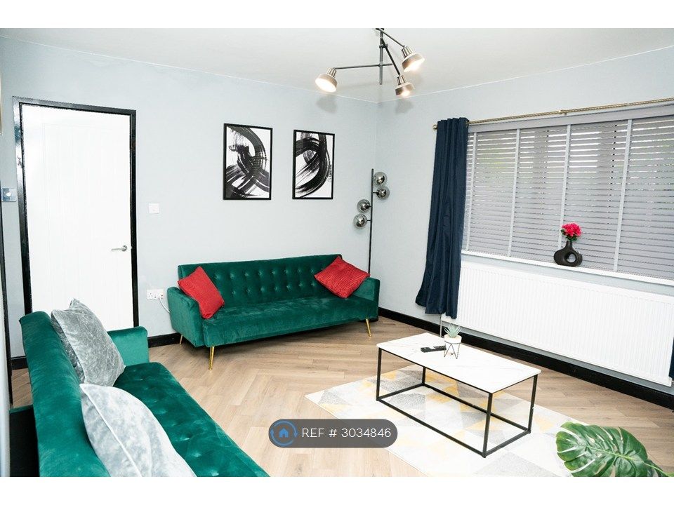 Property photo 3 of 10 Living Room