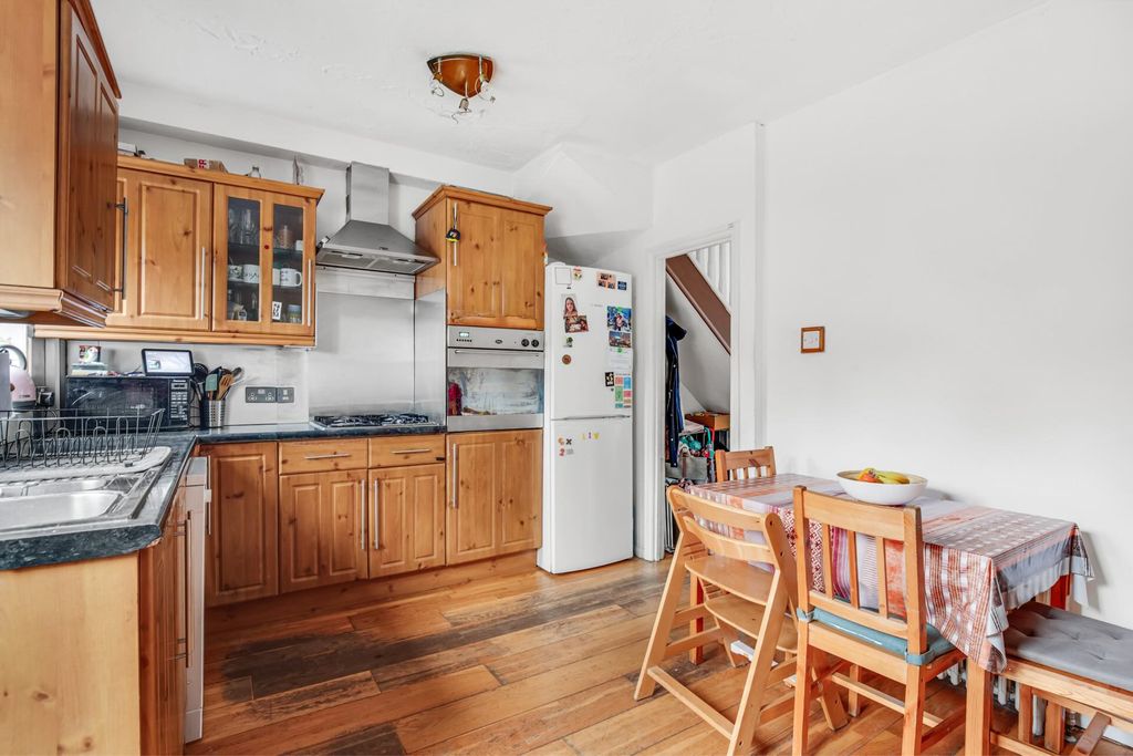 Property photo 3 of 9 Kitchen