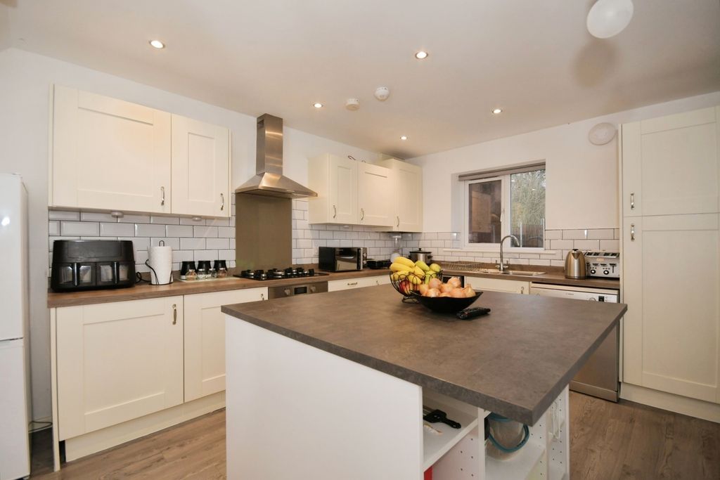 Property photo 3 of 17 Pbox-Img.Jpg