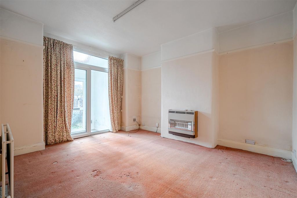 Property photo 3 of 13 1388437-8-693Ab098Bd595.Jpg