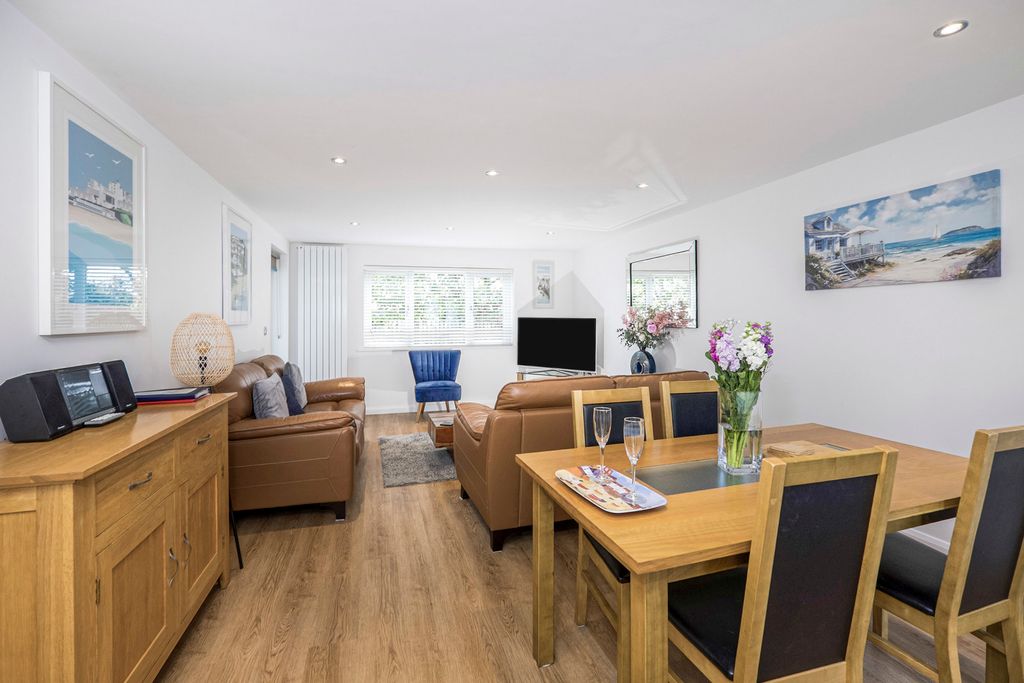 Property photo 3 of 24 Pbox-Img.Jpg