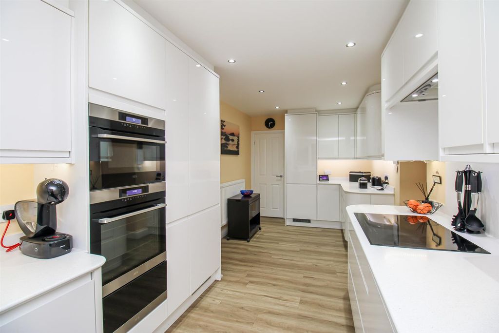 Property photo 3 of 24