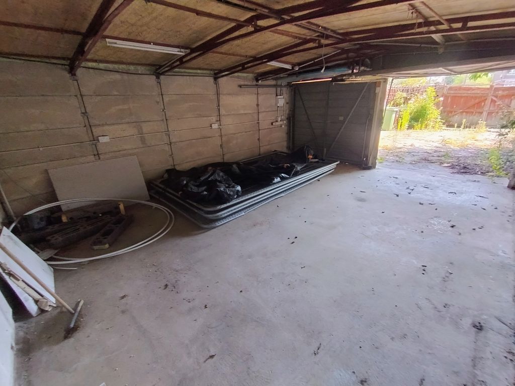 Property photo 3 of 4