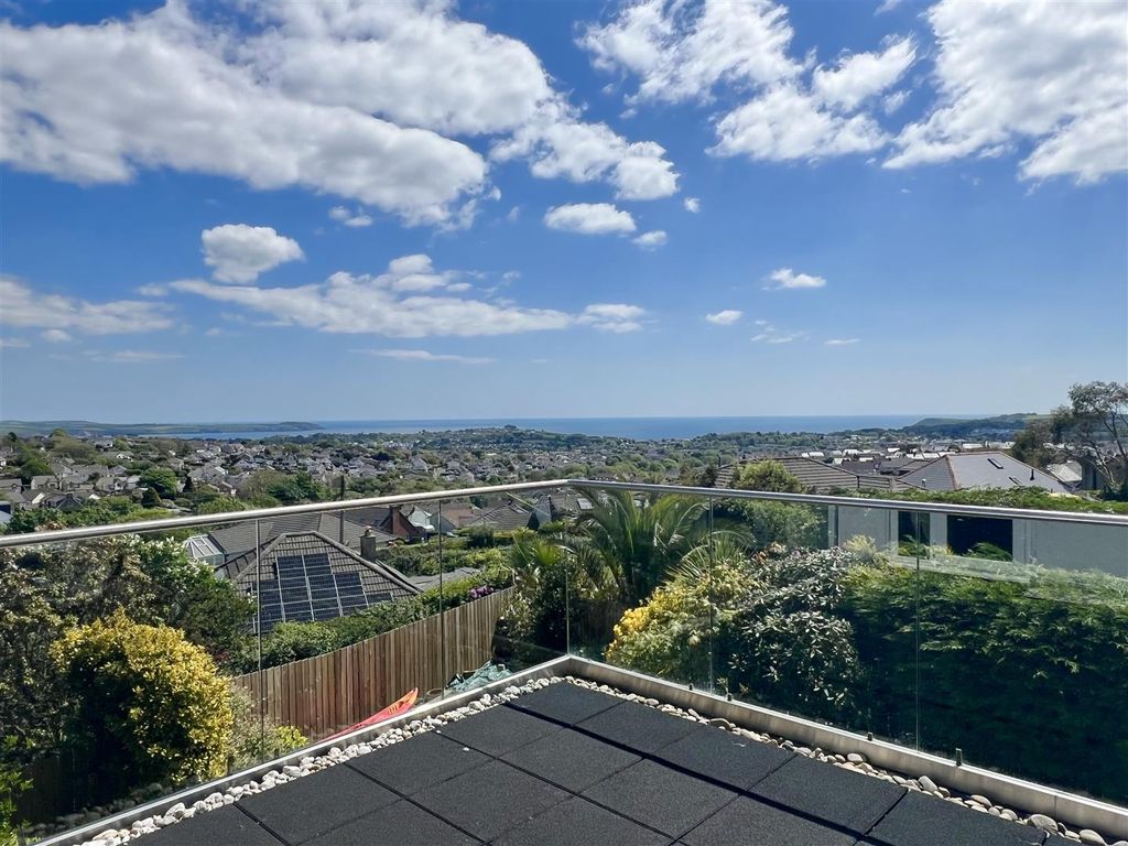 Property photo 2 of 36