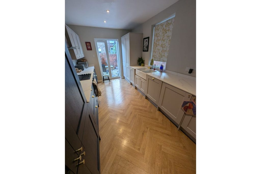 Property photo 1 of 11 Kitchen