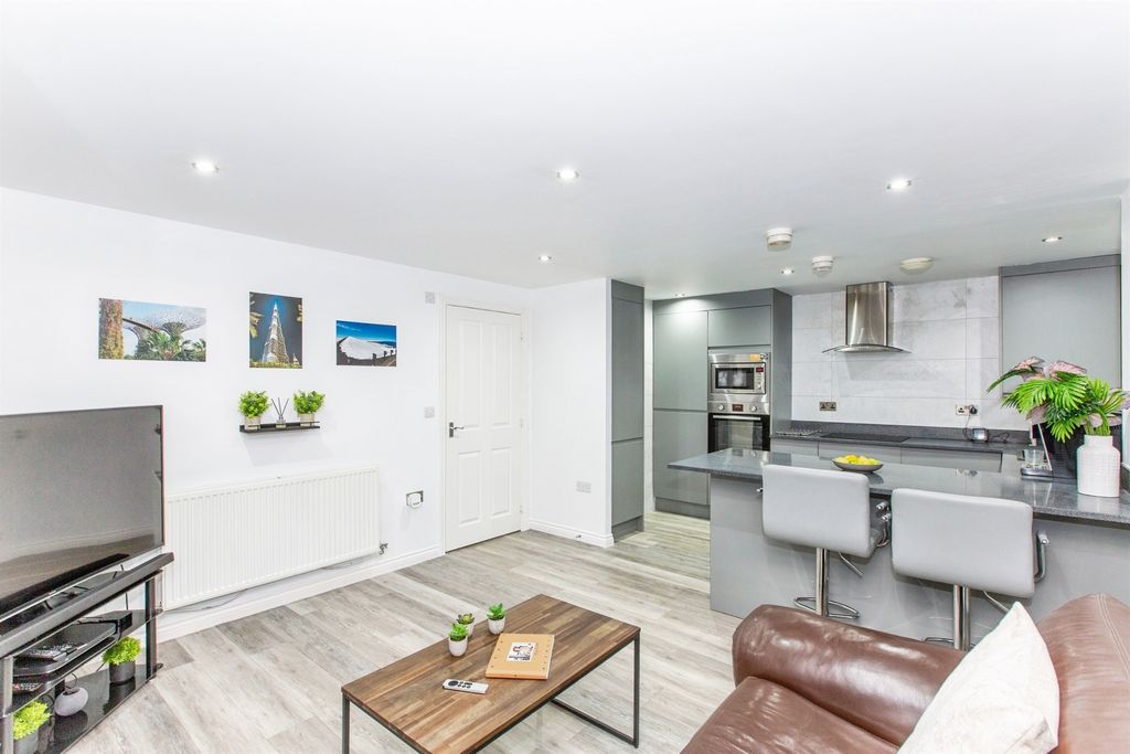 Property photo 3 of 9