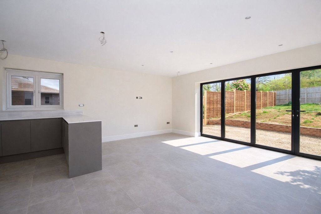 Property photo 3 of 11 Picture No. 27