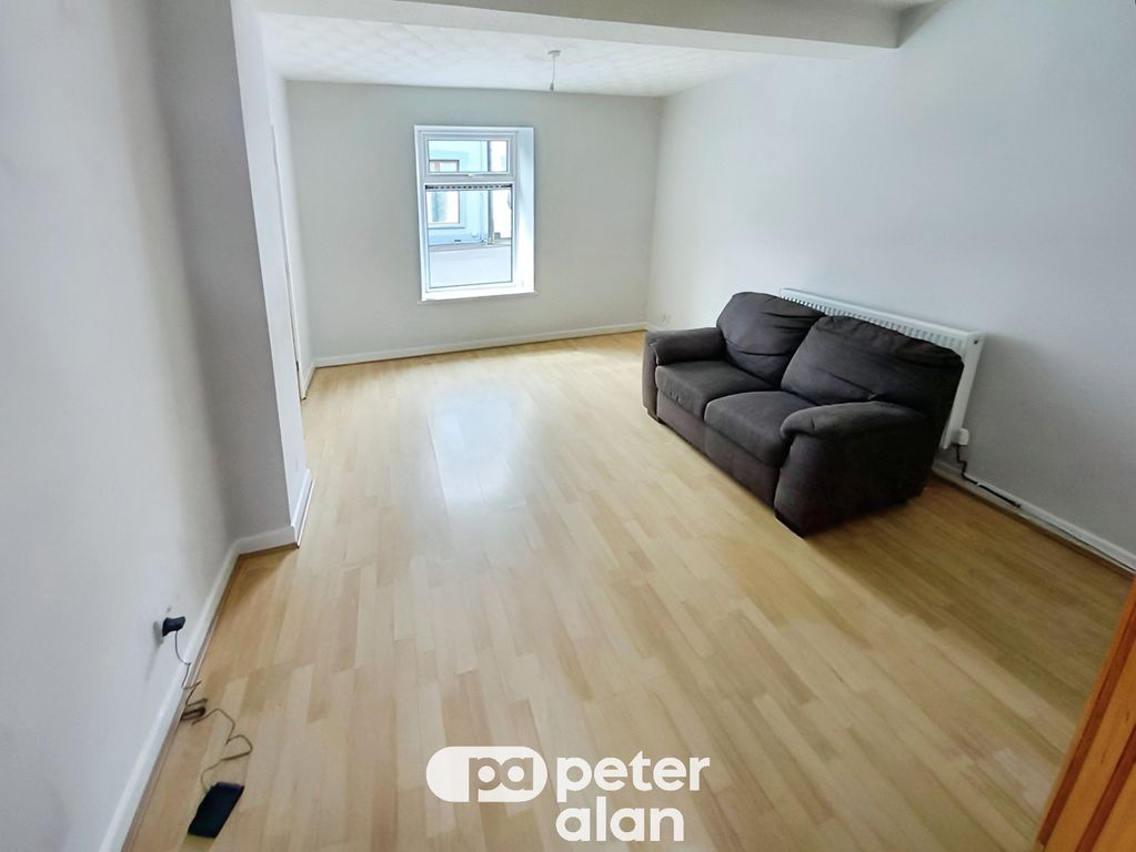 Property photo 2 of 5 Living Room