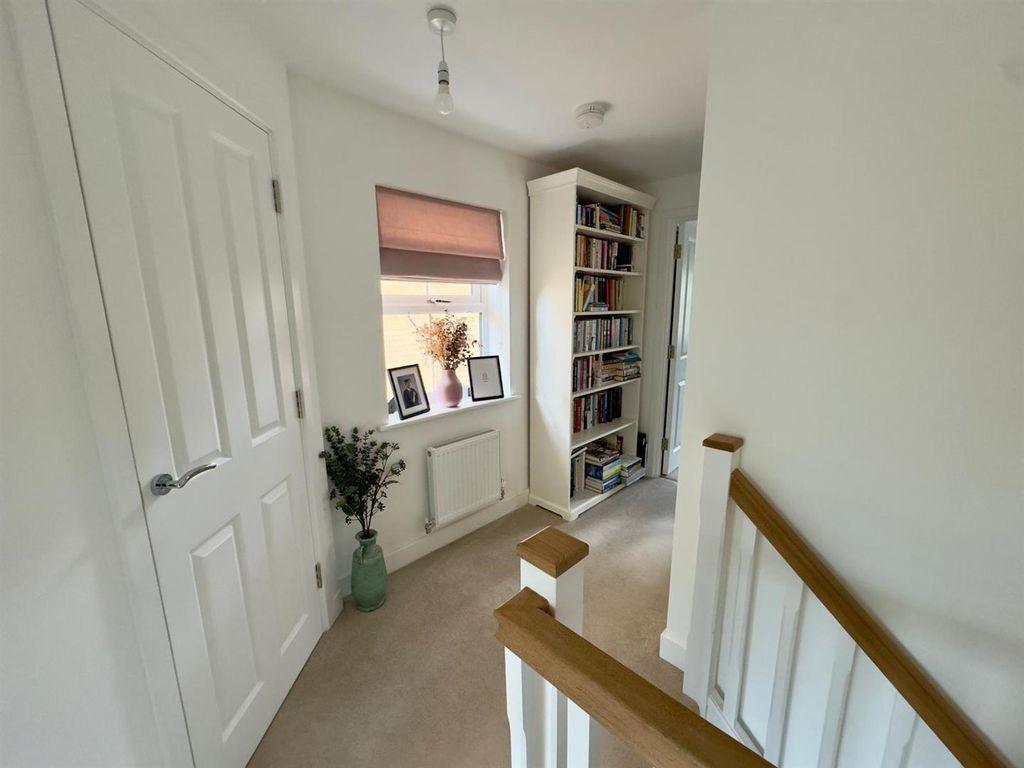 Additional image 20 of 3 bed detached house for saleWebb Close, Hook RG27