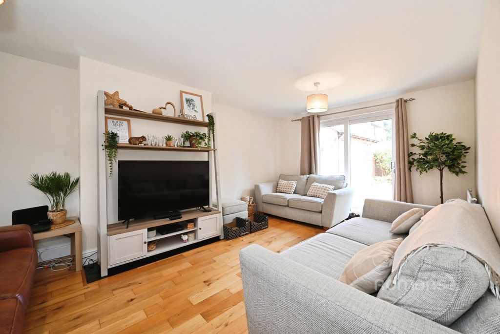 Property photo 2 of 16 Pbox-Img.Jpg