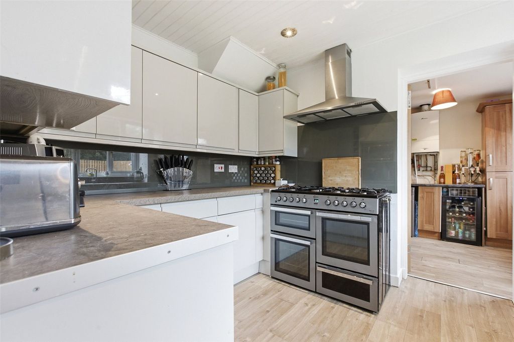 Property photo 3 of 41 Picture No. 14