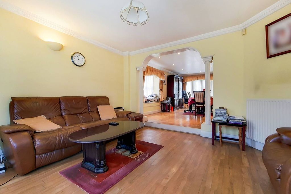 Property photo 2 of 20