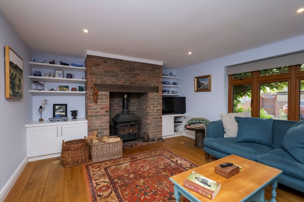 Property photo 2 of 19