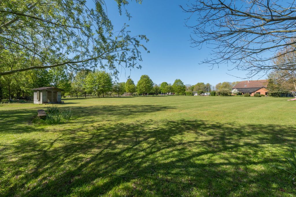 Property photo 2 of 39
