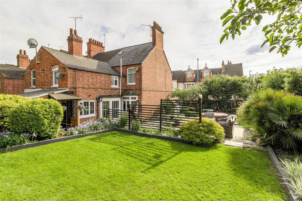 Property photo 2 of 34