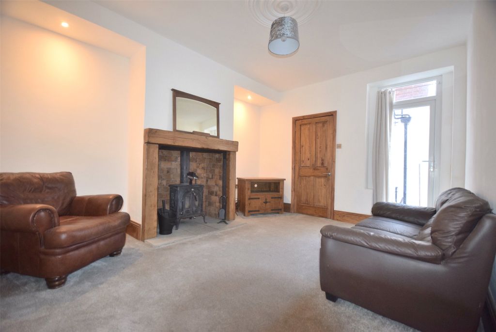 Property photo 1 of 7 Lounge