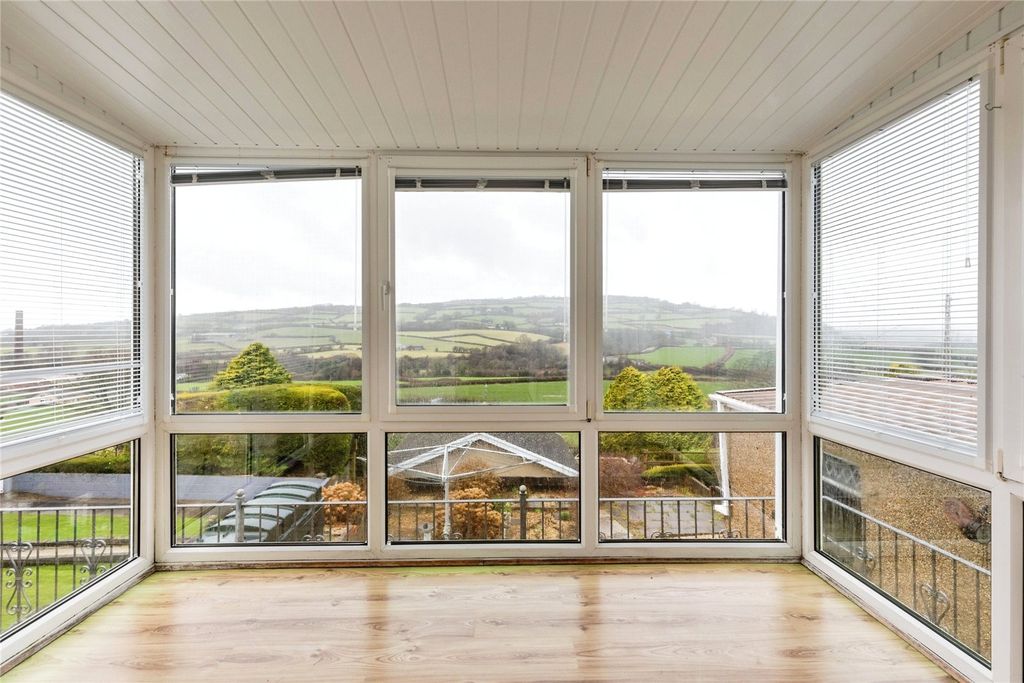 Property photo 2 of 17 Picture No. 08