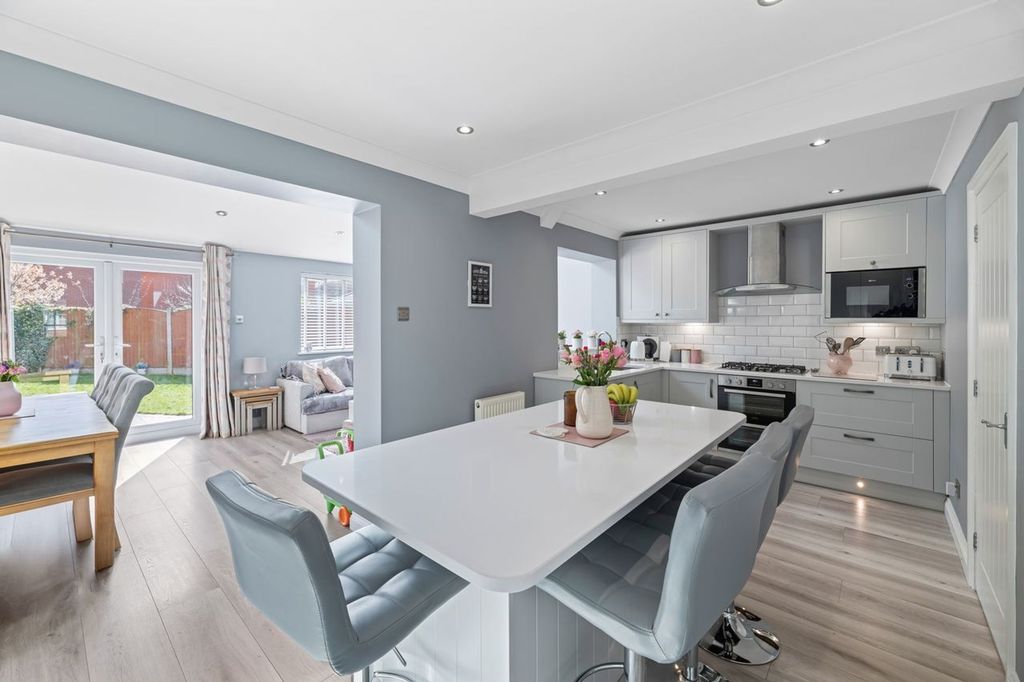 Property photo 3 of 20 Kitchen/Dining Room