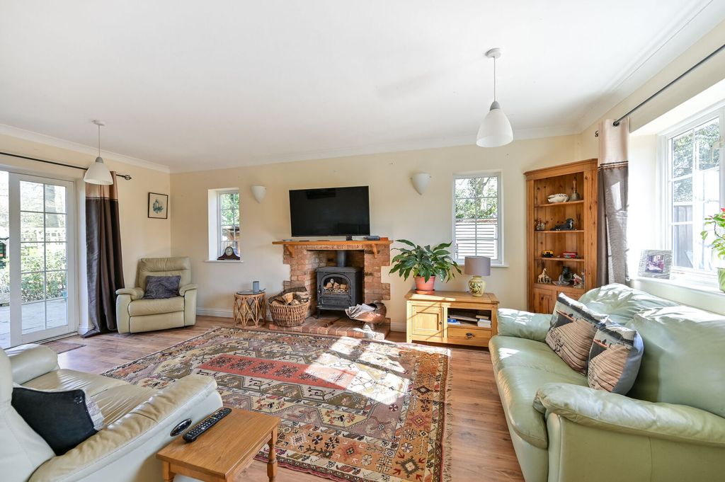 Property photo 3 of 28