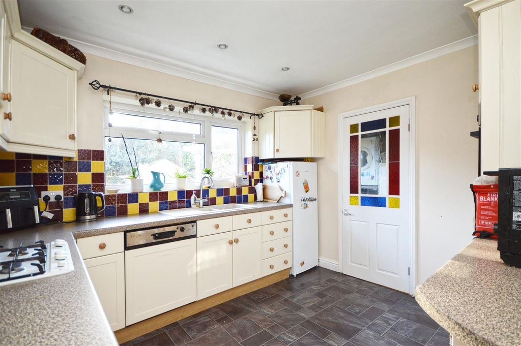 Property photo 3 of 22 Kitchen