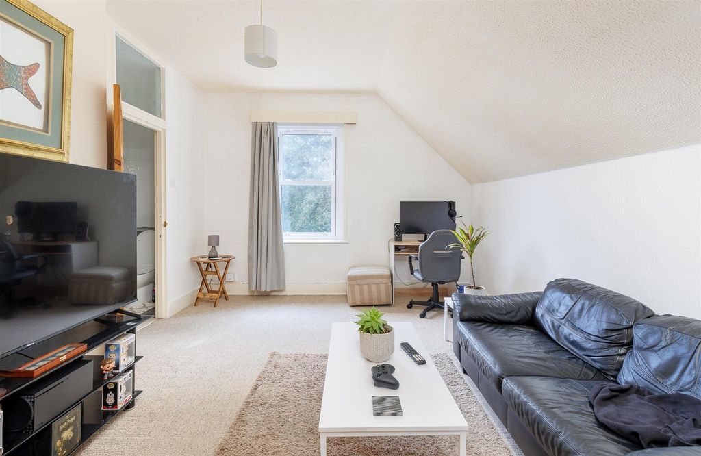 Property photo 2 of 57 Flat 6