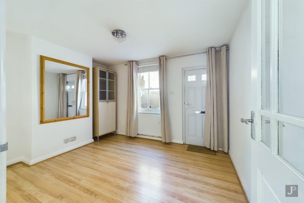 Property photo 3 of 13 Cam01632G0-Pr0062-Still018.Jpg