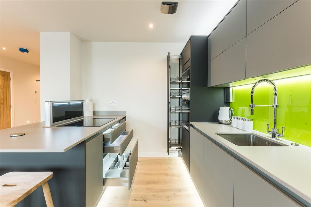 Property photo 3 of 11 8236576-Interior11-Max.Jpg