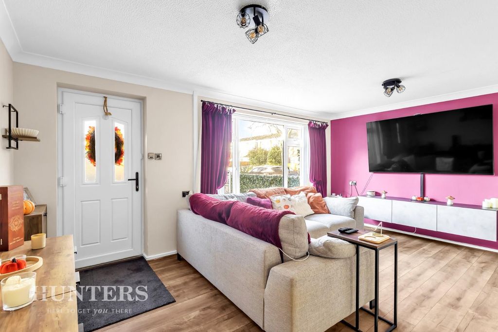 Property photo 2 of 20 Lounge