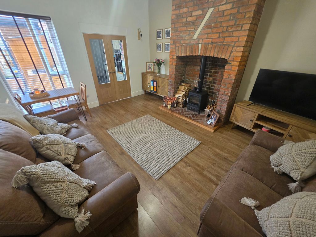 Property photo 3 of 23