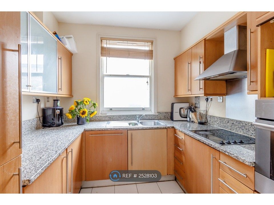 Property photo 2 of 11 Kitchen