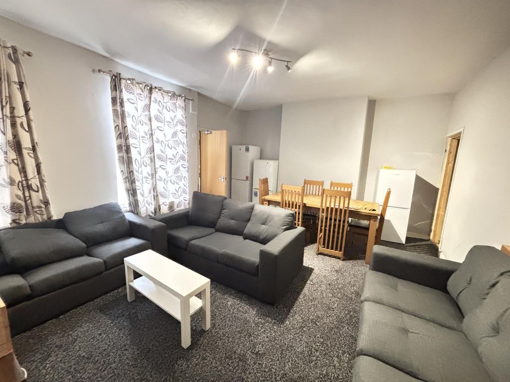 Property photo 1 of 5 A Spacious And Well-Lit Living Room Featuring A Co...