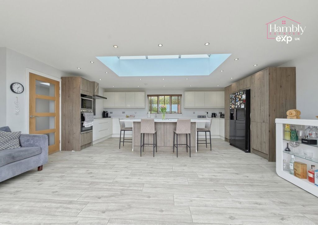 Additional image 8 of 6 bed semi-detached house for salePenrhiw Avenue, Oakdale, Blackwood NP12