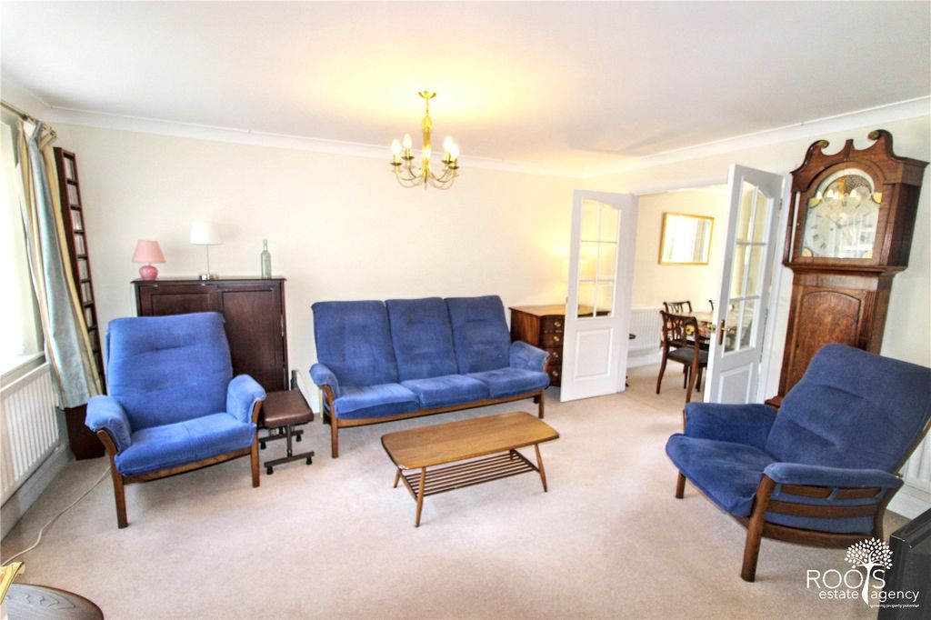 Property photo 3 of 10 Lounge