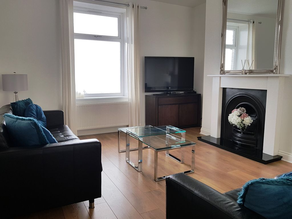 Property photo 3 of 18 Lounge (1)