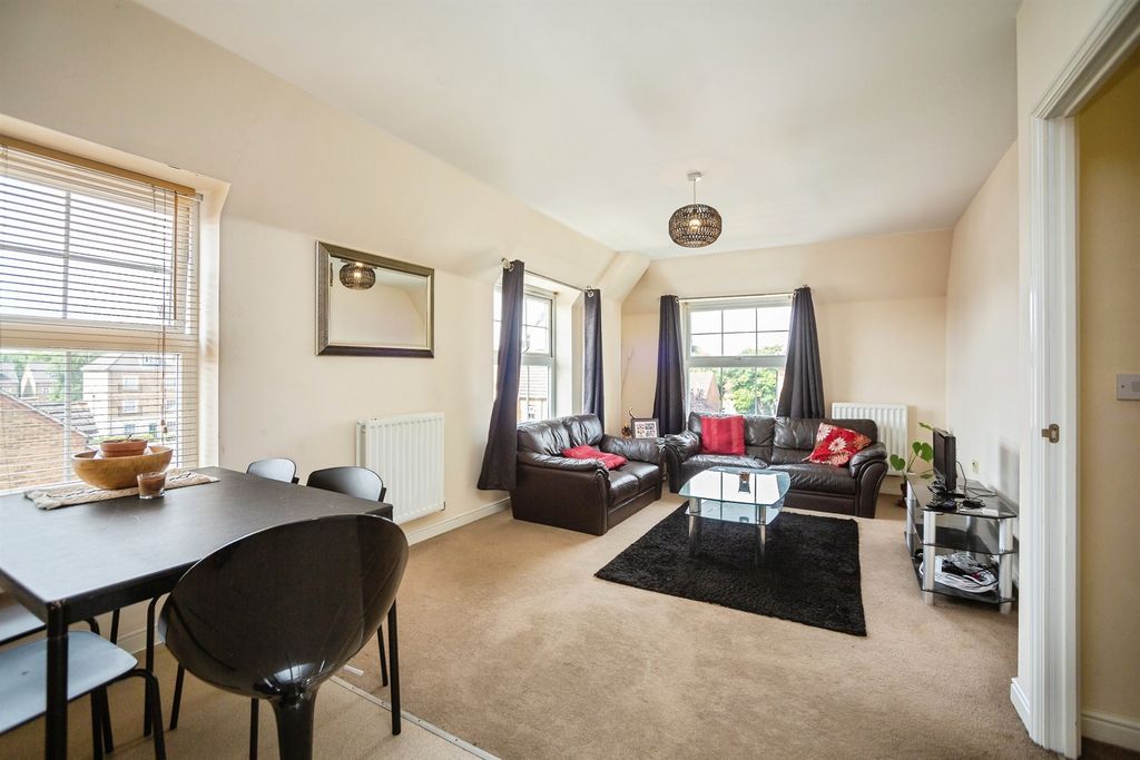 Property photo 3 of 12