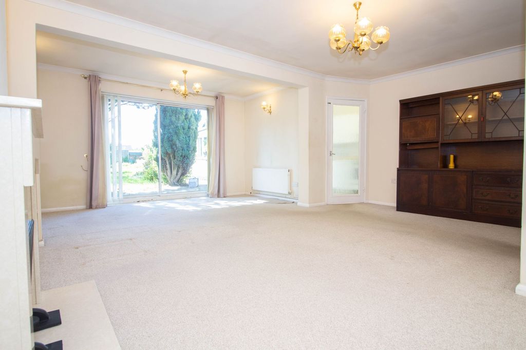 Property photo 2 of 11
