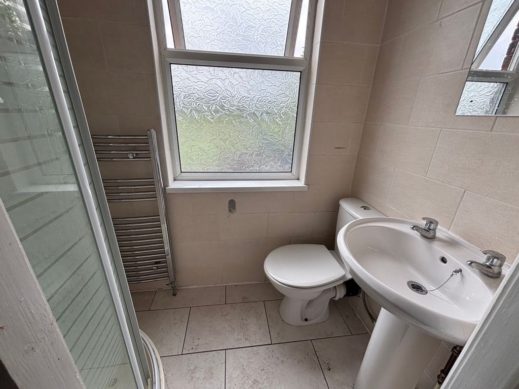 Property photo 3 of 9 En Suite Showr Rm