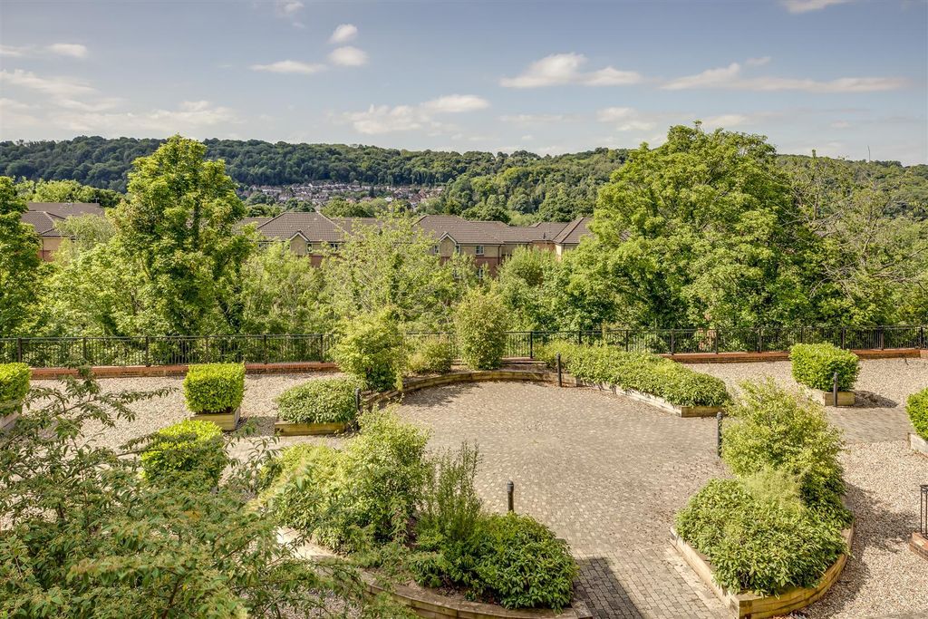 Property photo 3 of 12 K3Bhwhropegb5Klazjlzhg.Jpg