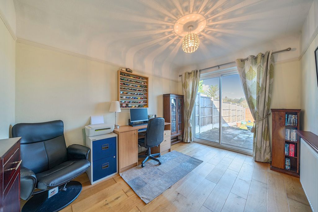 Property photo 3 of 20 1424561-8-69A954d...