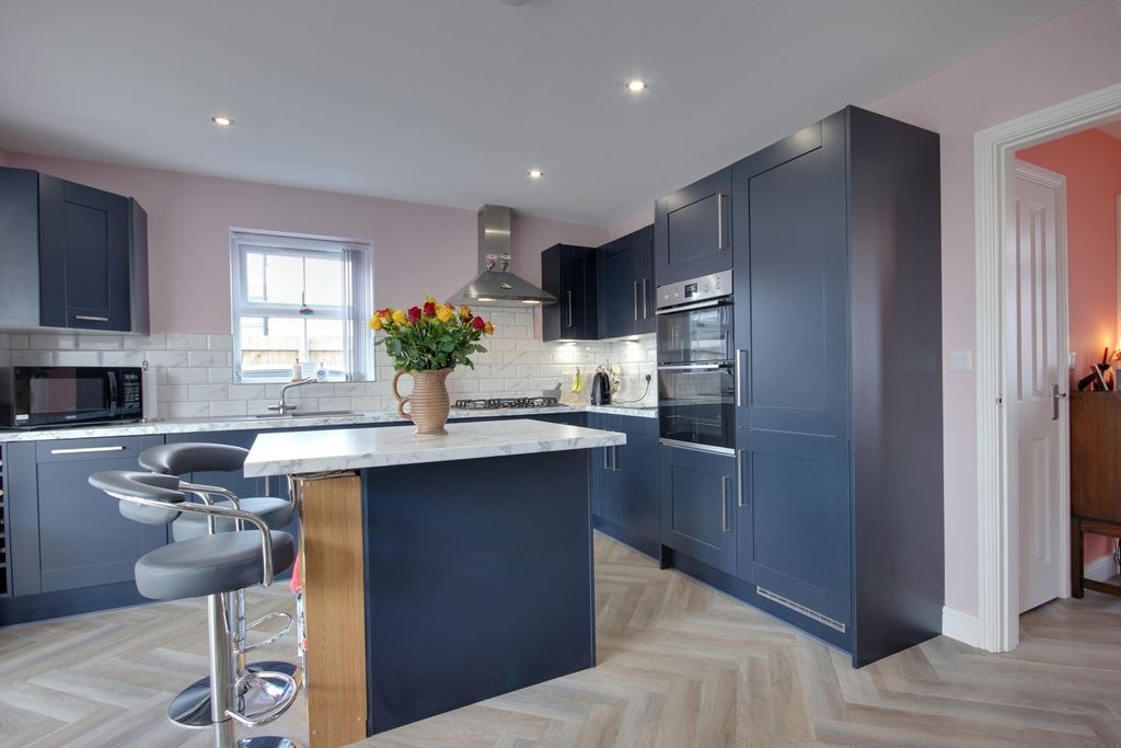 Property photo 2 of 21 1 Kit Din C