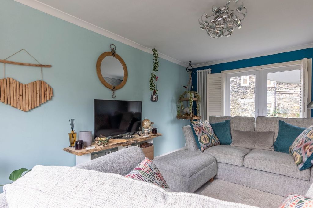 Property photo 3 of 18 Sitting Room