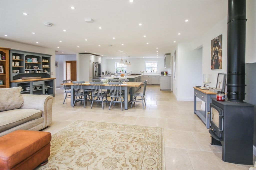 Property photo 3 of 31