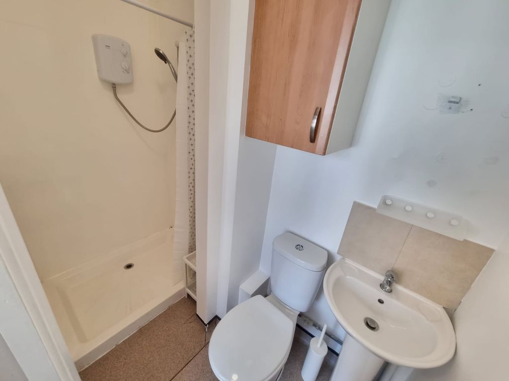 Property photo 3 of 9 En Suite