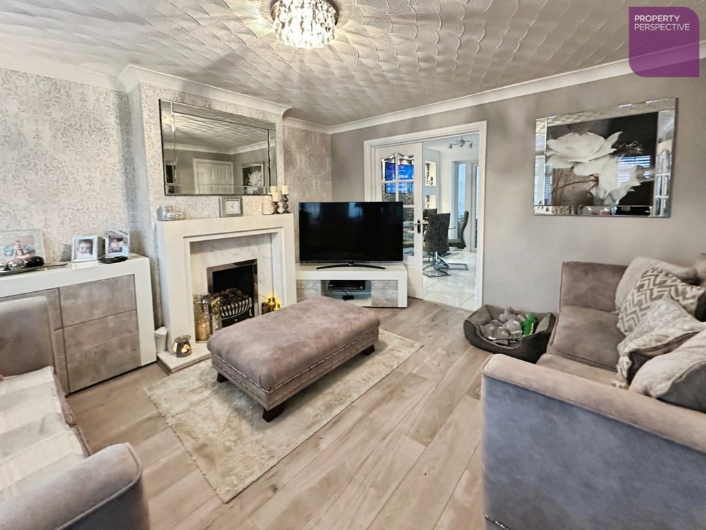 Property photo 2 of 11 Lounge