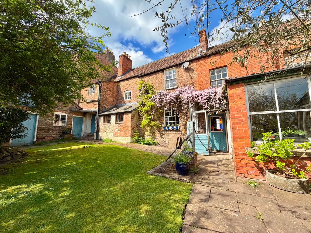 Property photo 2 of 42