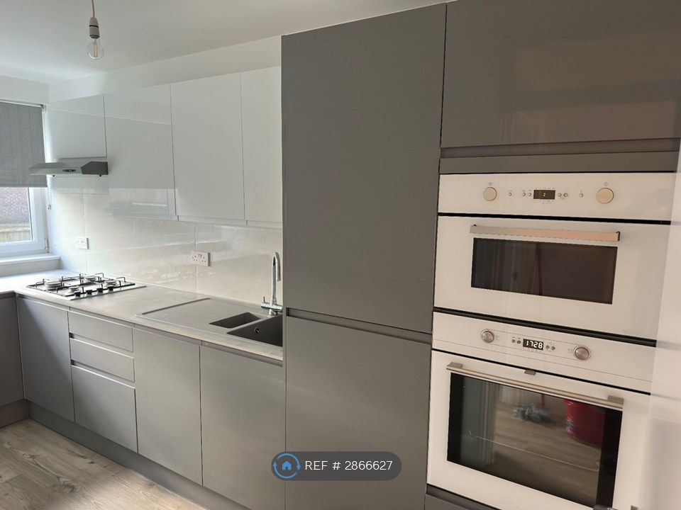 Property photo 1 of 10 Kitchen