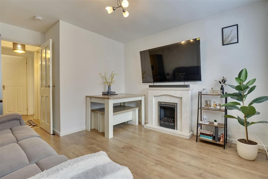 Property photo 2 of 11 3Ddf8448-C6F2-4F9B-B0Cf-2C0Eb3E2A822_1_201_A.Jpeg
