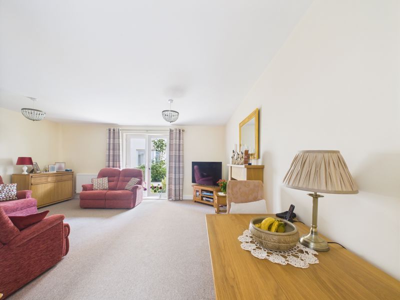 Property photo 3 of 9 Lounge