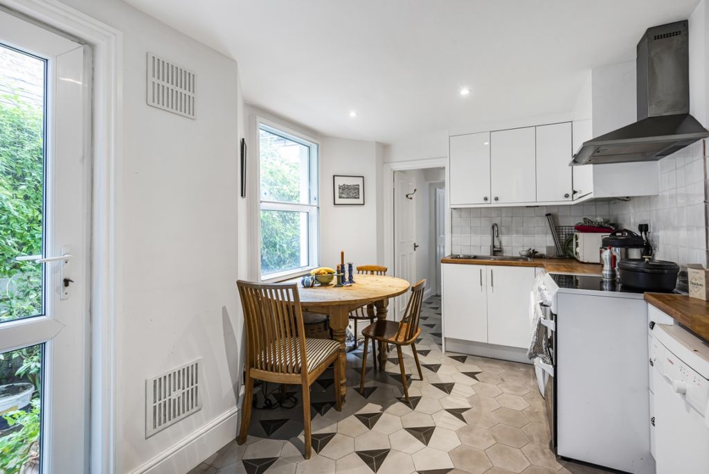 Property photo 2 of 8 906961 (2)