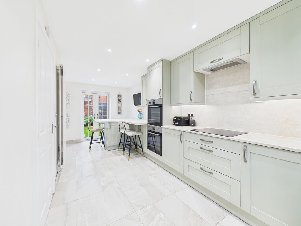 Property photo 2 of 19 Kitchen